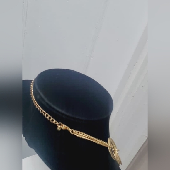 Gold Tone Oval And Rectangle Large Shaped Linked Necklace. 🌴 - Picture 6 of 7